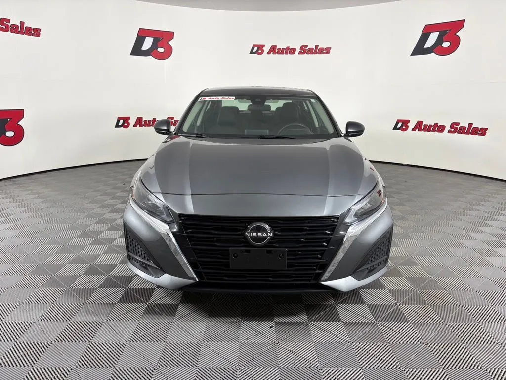 Nissan Altima photo 9
