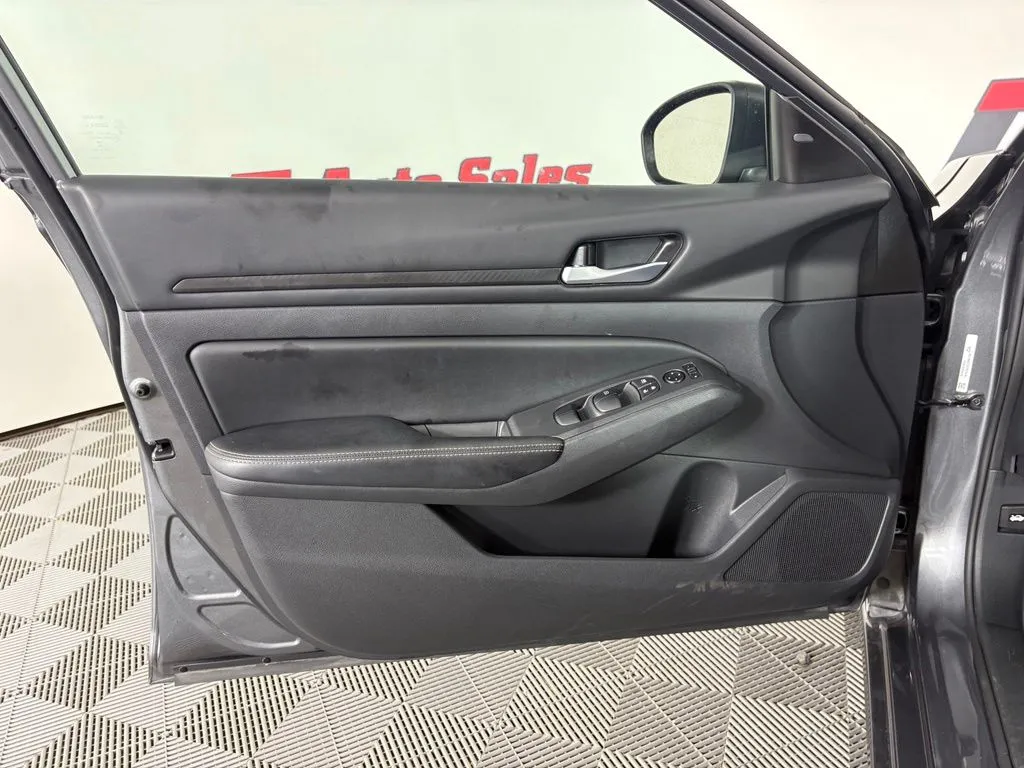 Nissan Altima photo 12