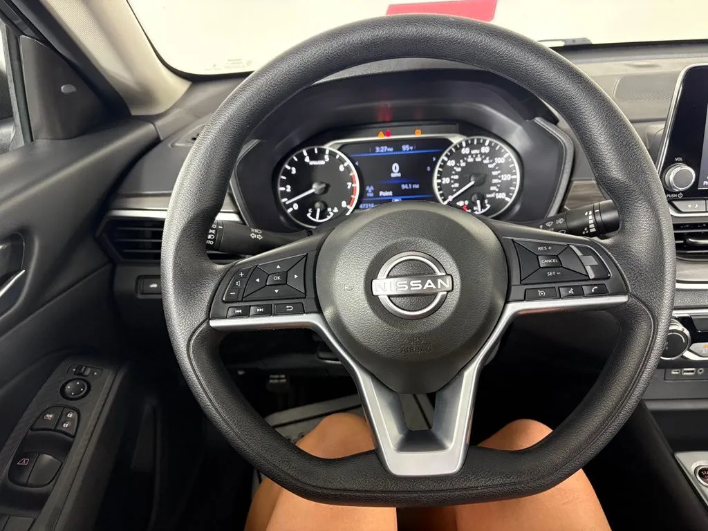 Nissan Altima photo 16