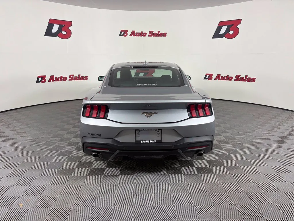 Ford Mustang photo 5
