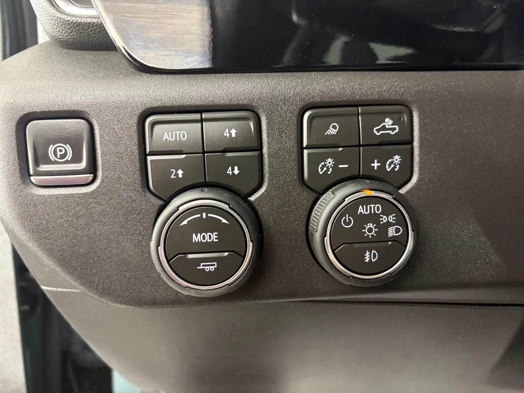 Chevrolet Silverado photo 19