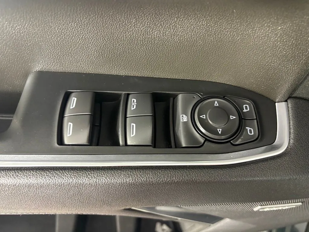 Chevrolet Silverado photo 16