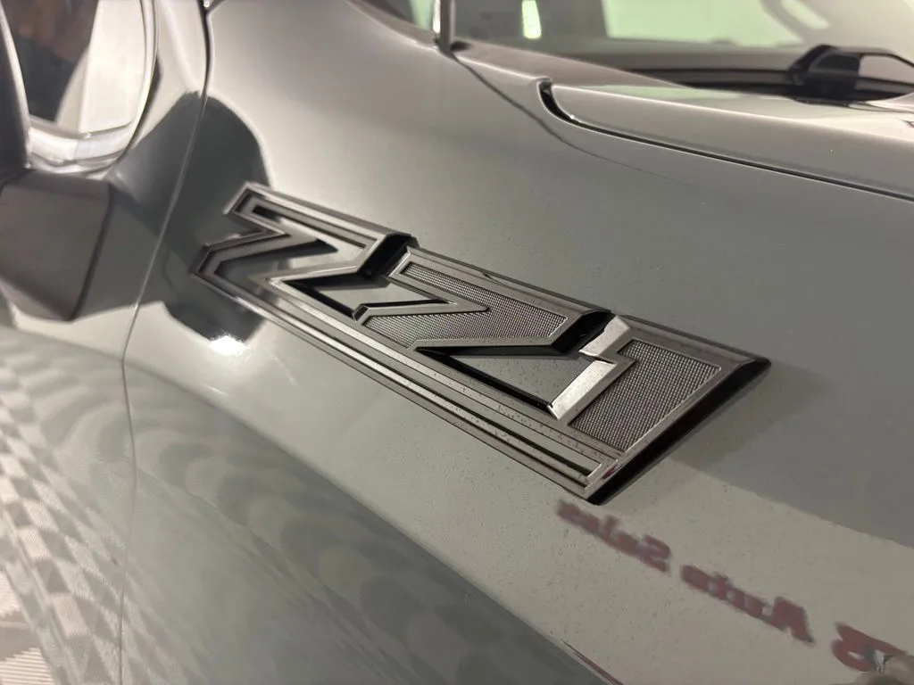 Chevrolet Silverado photo 10