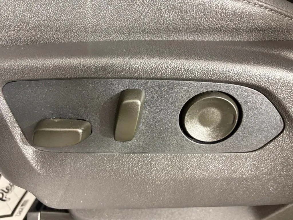Chevrolet Silverado photo 13