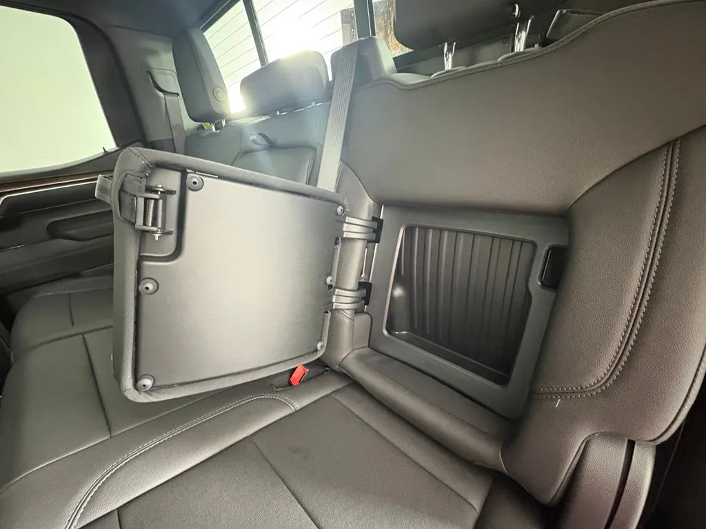 Chevrolet Silverado photo 46
