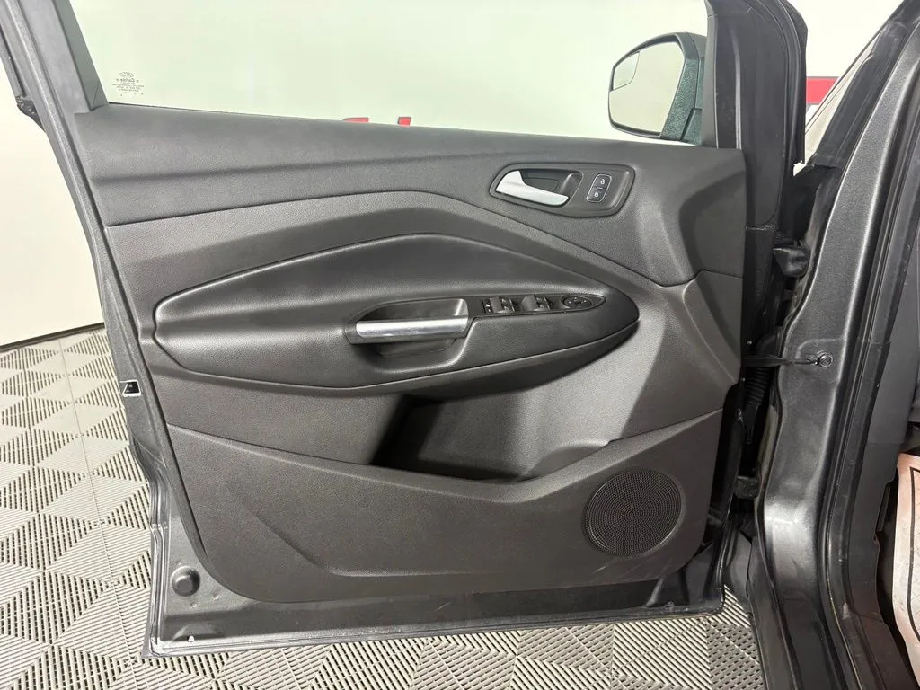 Ford Escape photo 12