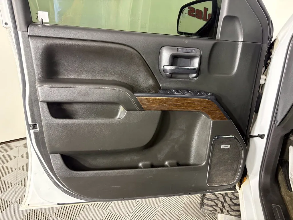 GMC Sierra photo 12