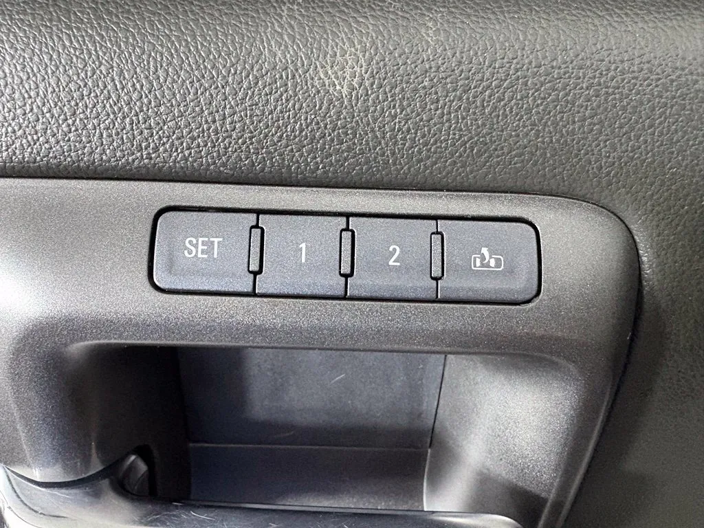 GMC Sierra photo 13