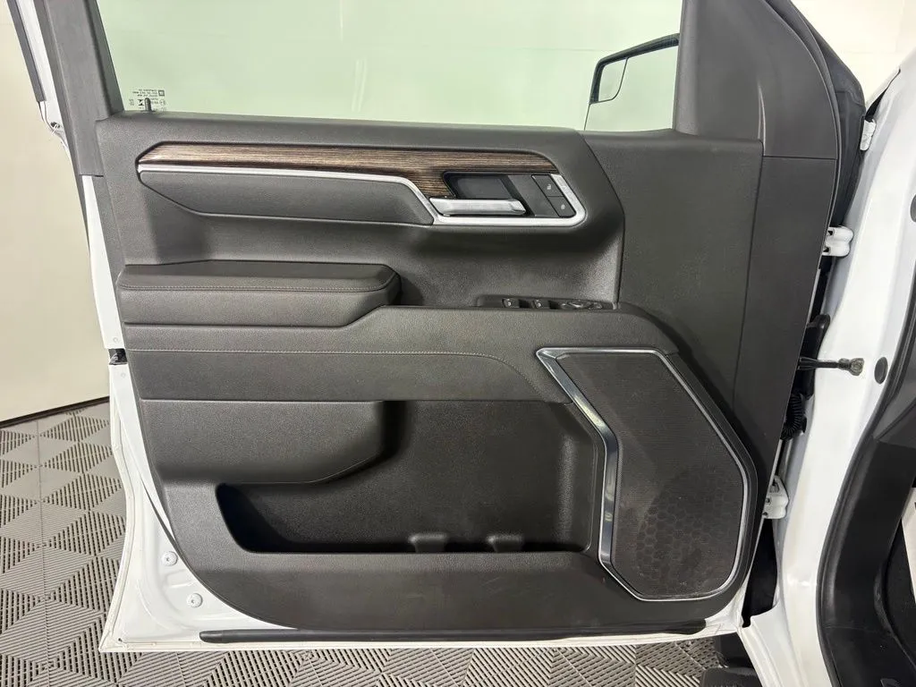 GMC Sierra photo 13