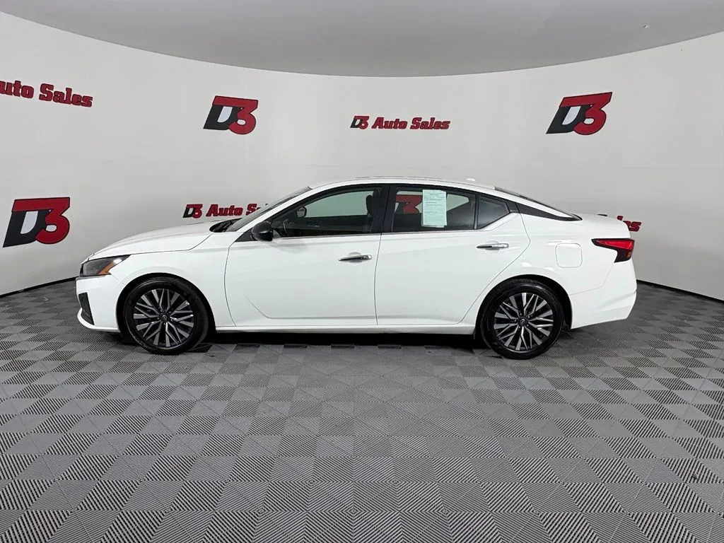Nissan Altima photo 3