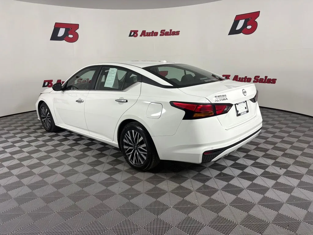 Nissan Altima photo 4