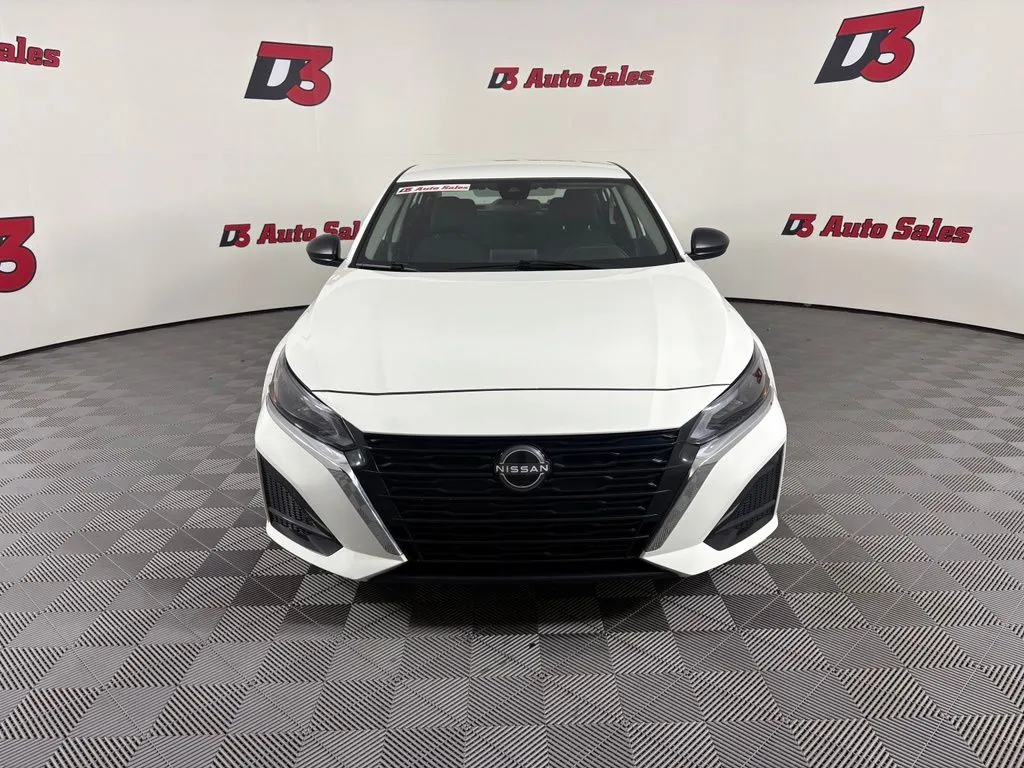 Nissan Altima photo 9