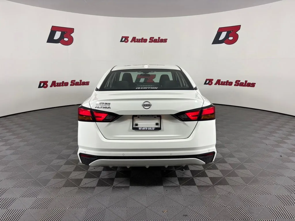 Nissan Altima photo 5