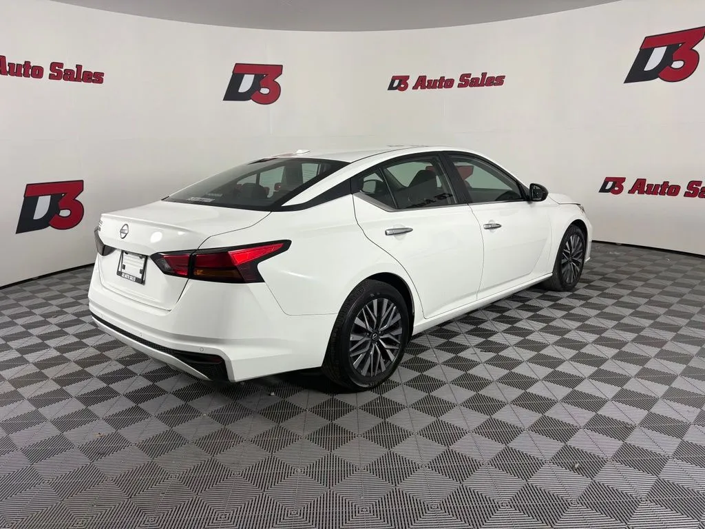 Nissan Altima photo 6