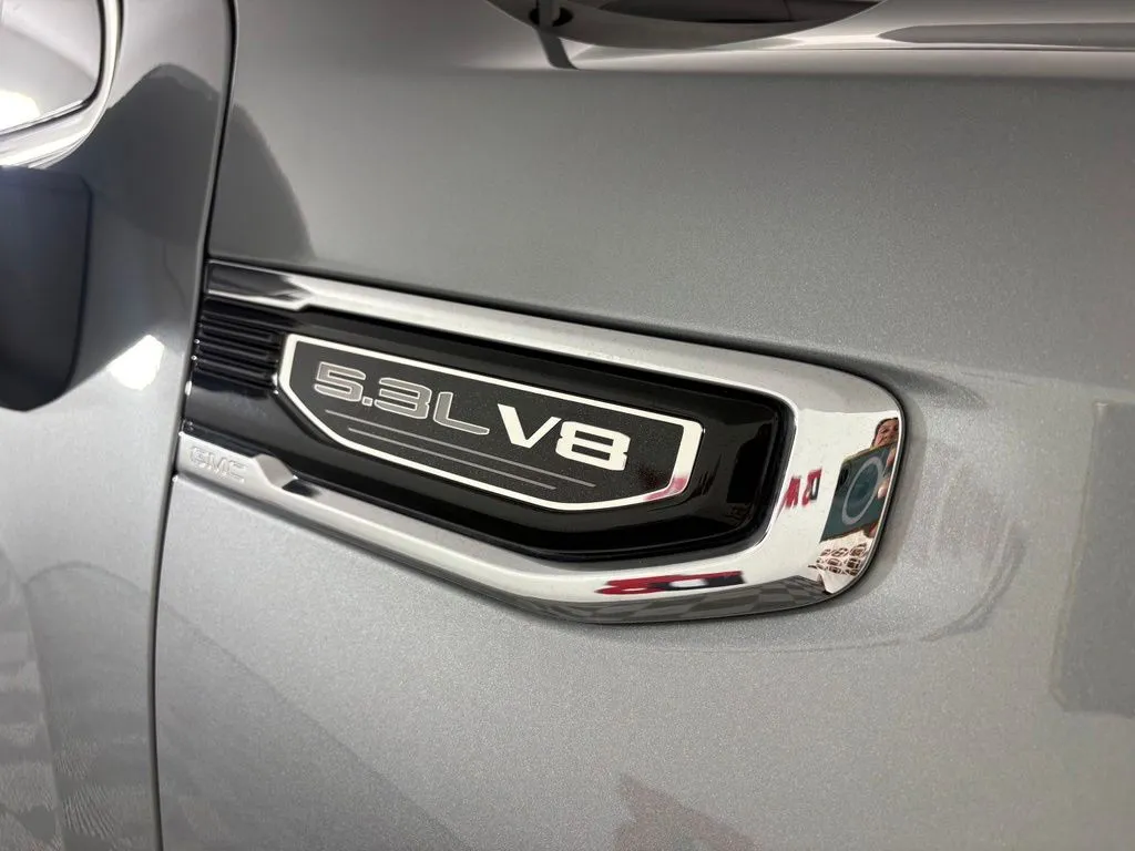 GMC Sierra photo 10