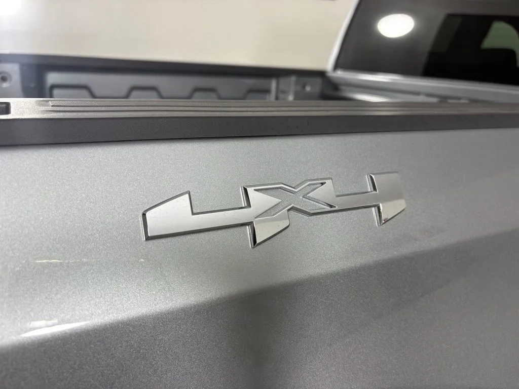 GMC Sierra photo 11
