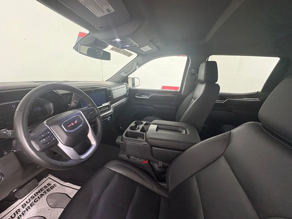 GMC Sierra photo 12