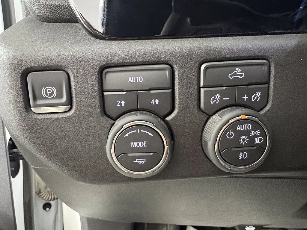 Chevrolet Silverado photo 15