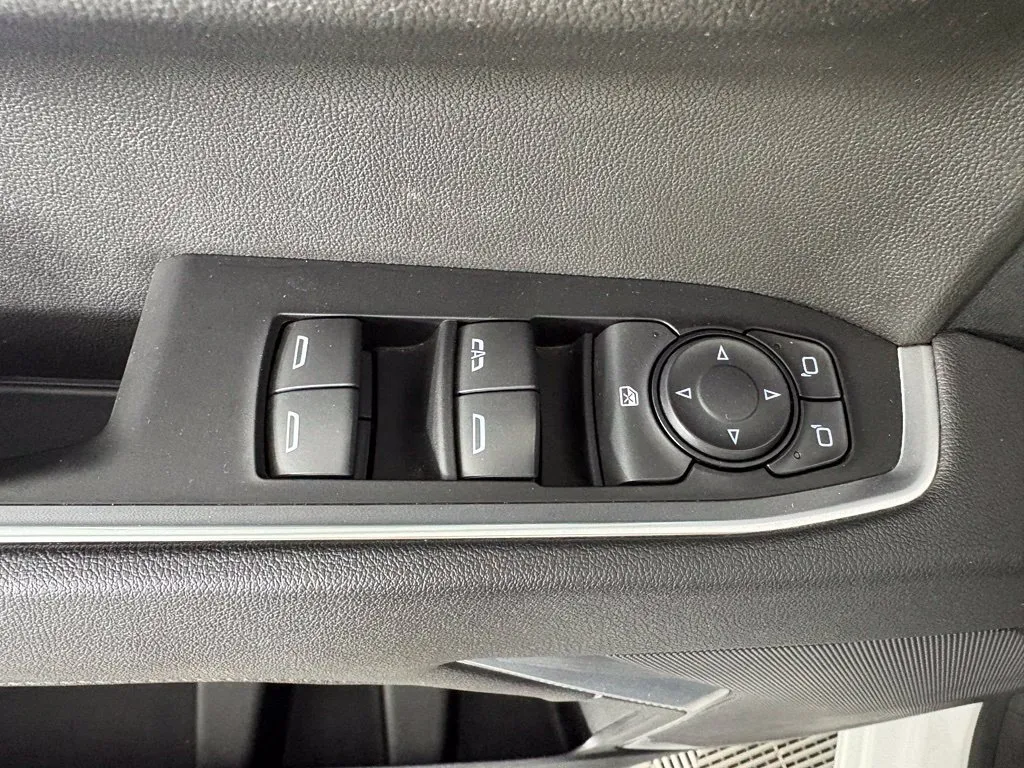Chevrolet Silverado photo 14