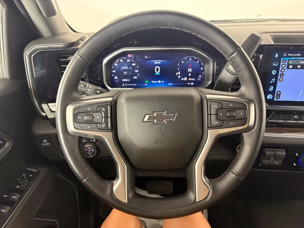 Chevrolet Silverado photo 16