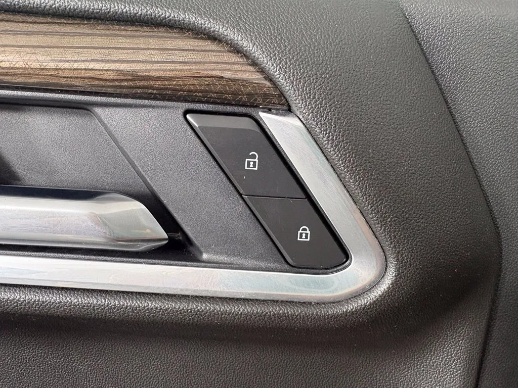 Chevrolet Silverado photo 13