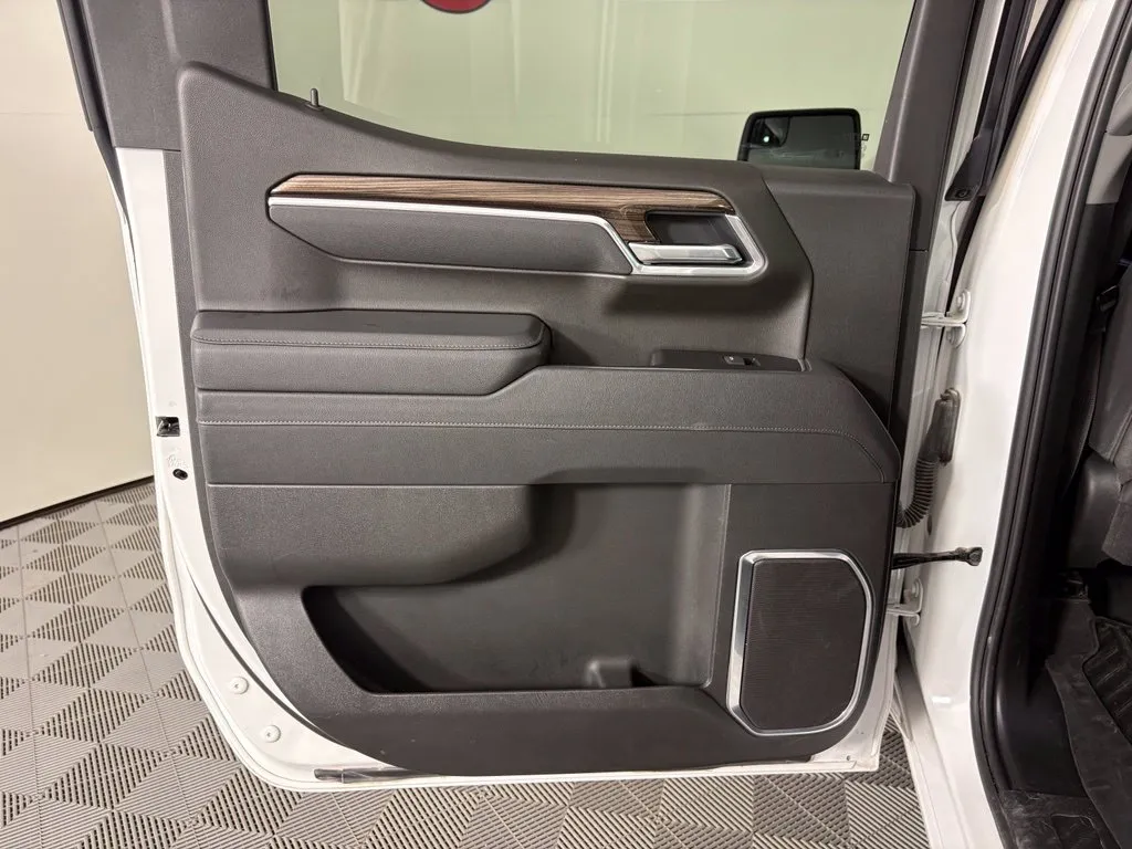 Chevrolet Silverado photo 38