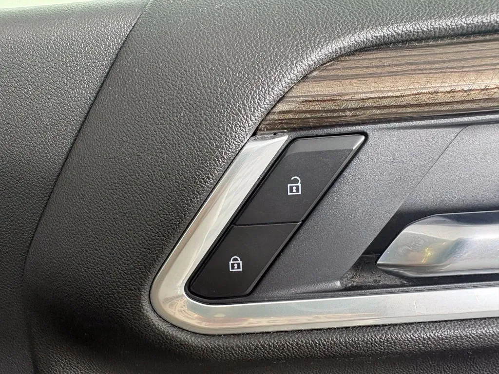 Chevrolet Silverado photo 33