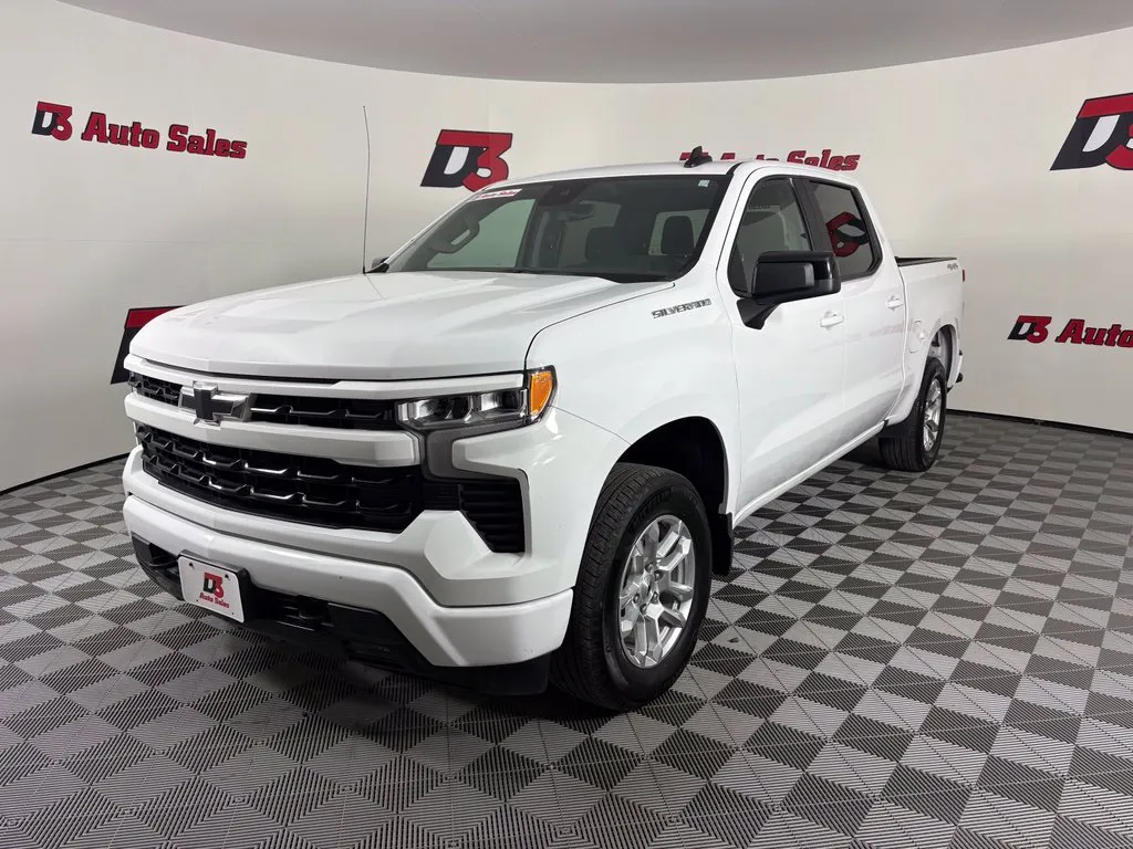 Chevrolet Silverado photo 2