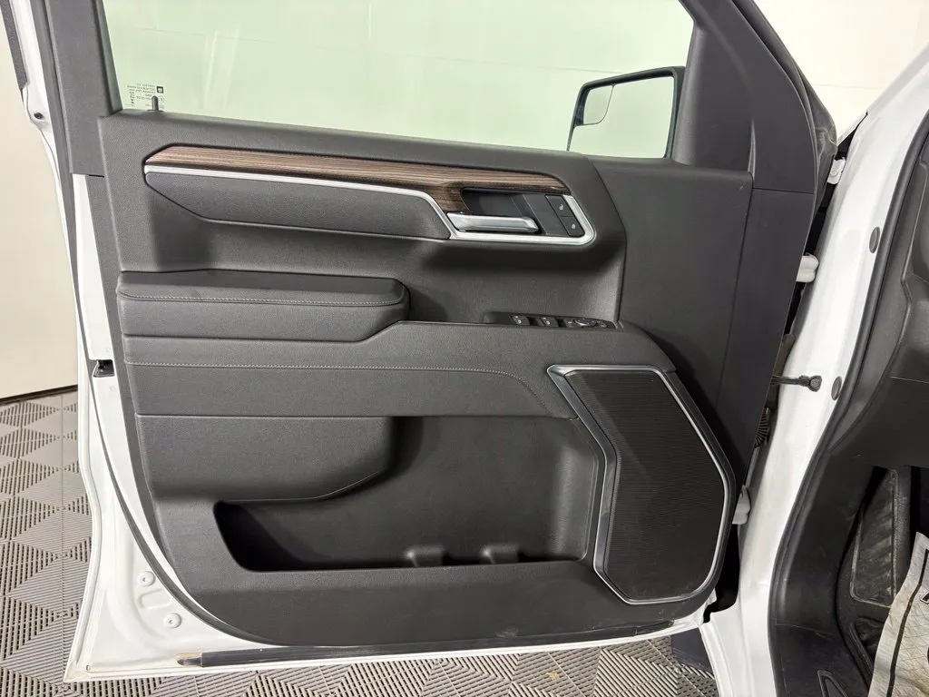 Chevrolet Silverado photo 12