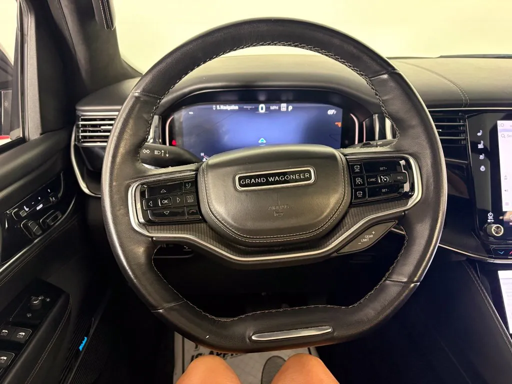 Jeep Grand Wagoneer photo 18