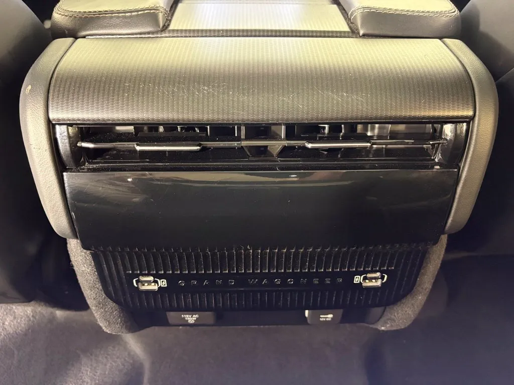 Jeep Grand Wagoneer photo 41
