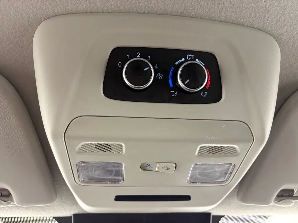 Ford Transit-350 photo 29