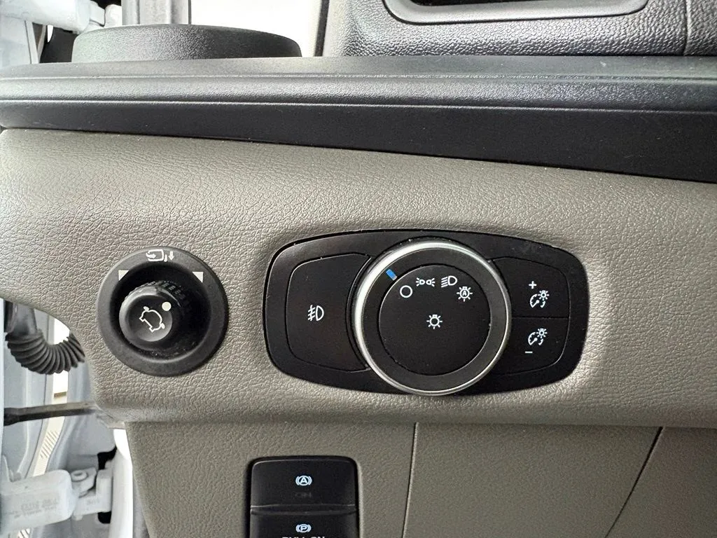 Ford Transit-350 photo 16