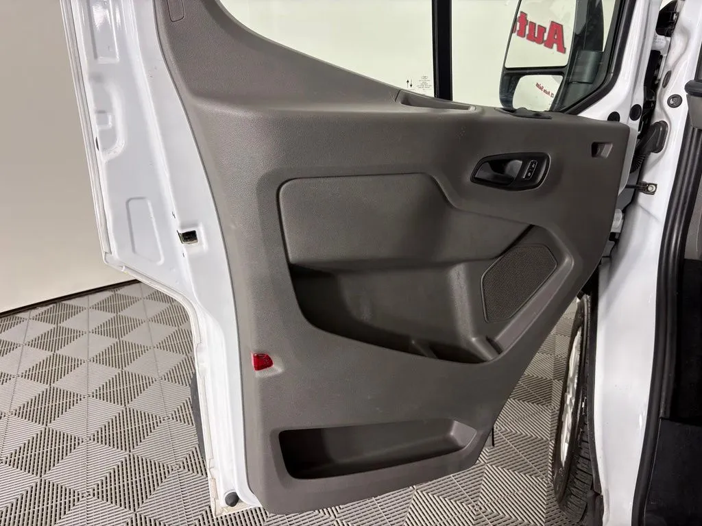 Ford Transit-350 photo 12