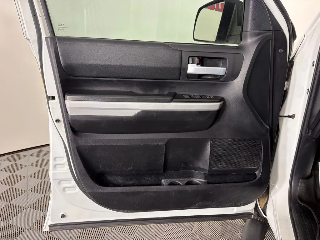 Toyota Tundra photo 14