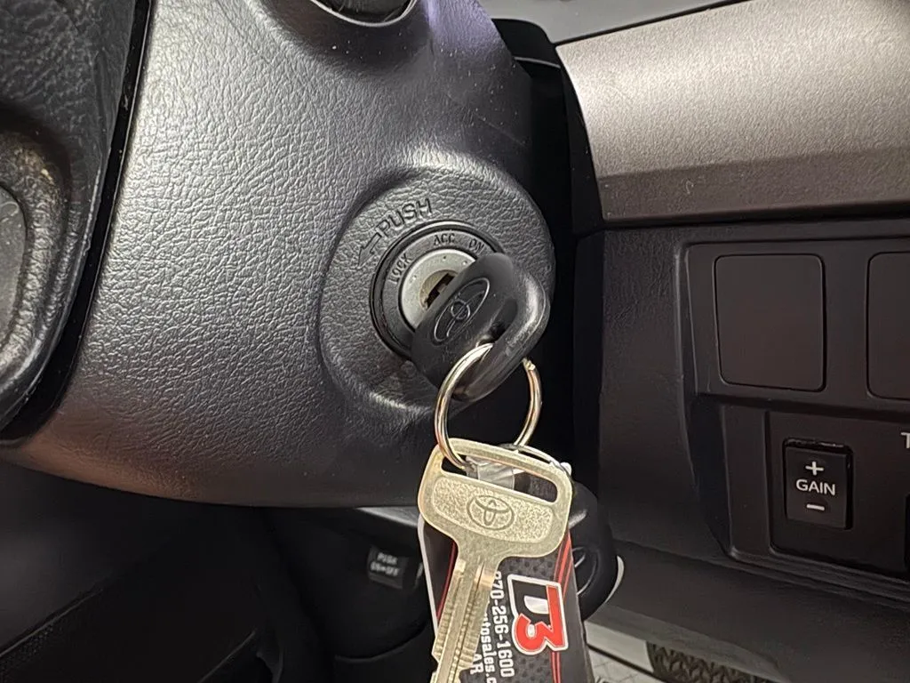 Toyota Tundra photo 25