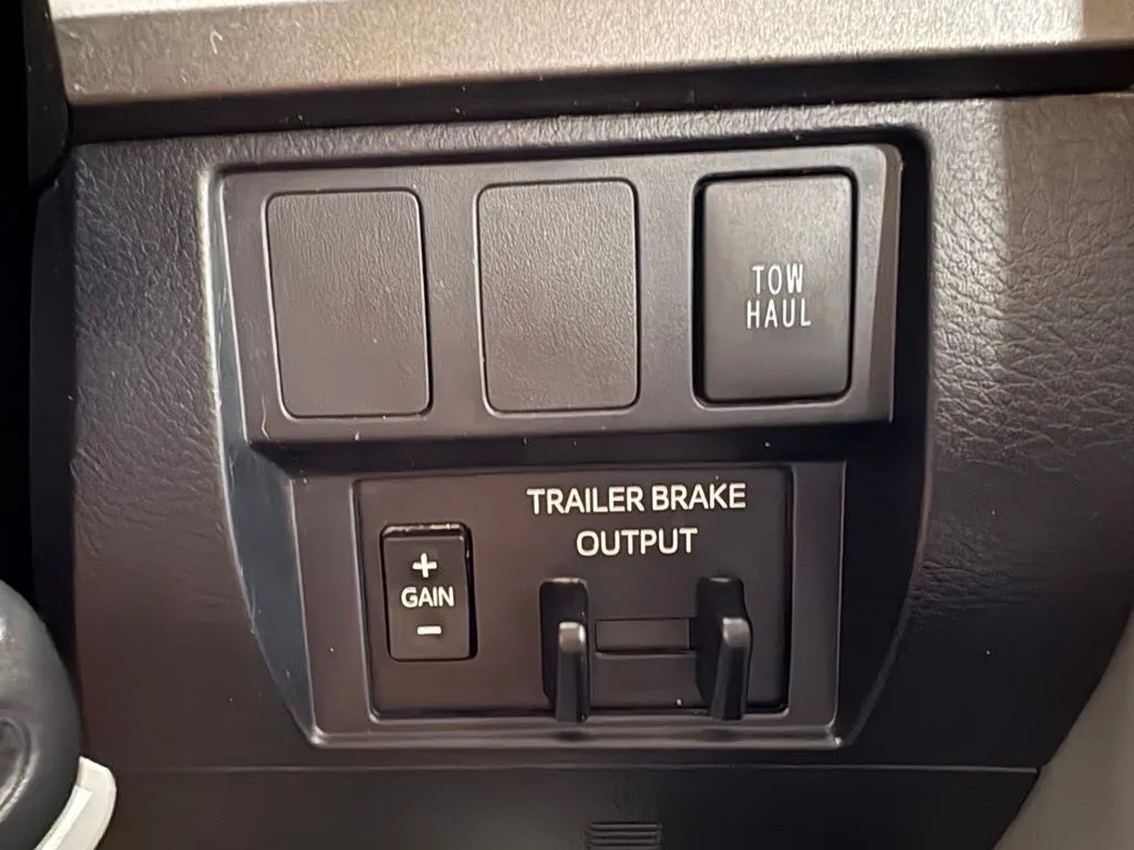 Toyota Tundra photo 24