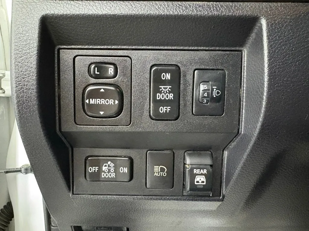 Toyota Tundra photo 16