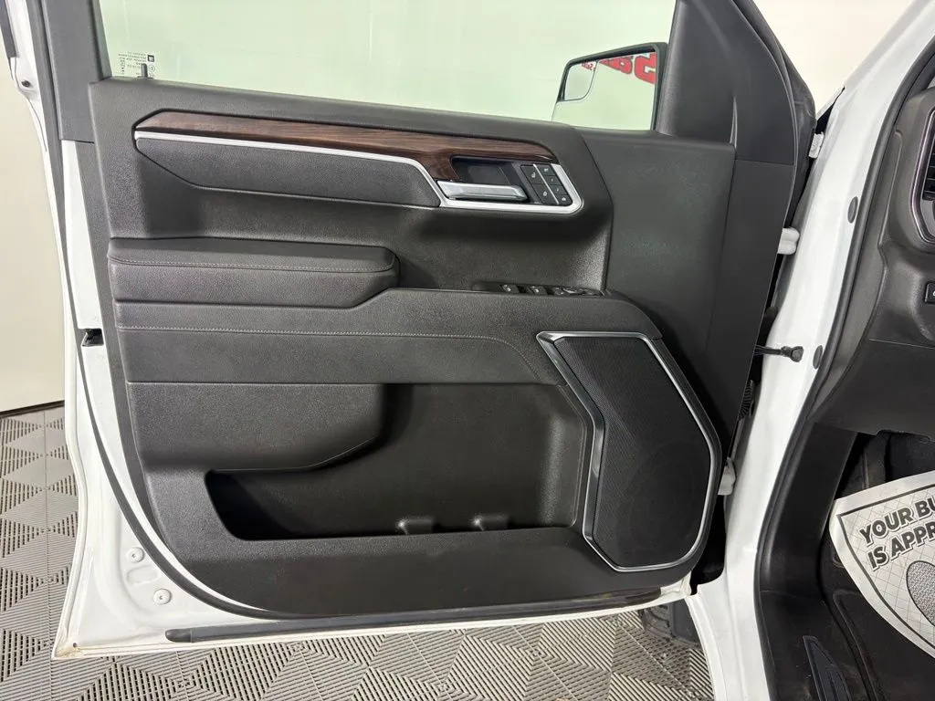 GMC Sierra photo 13