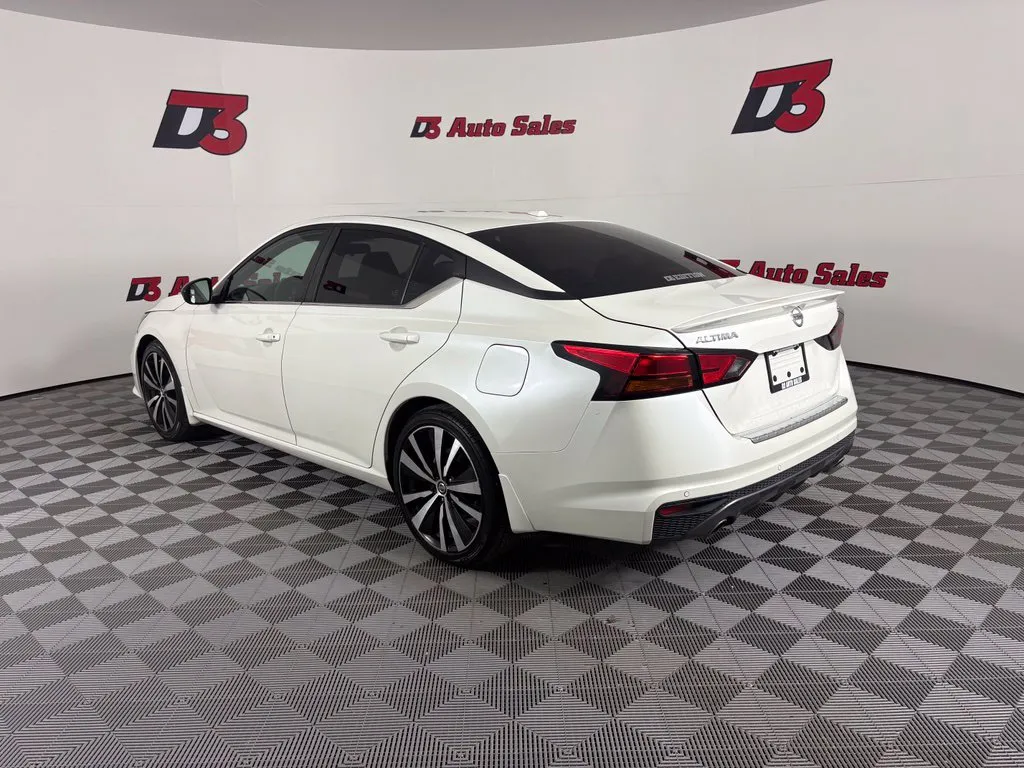 Nissan Altima photo 4