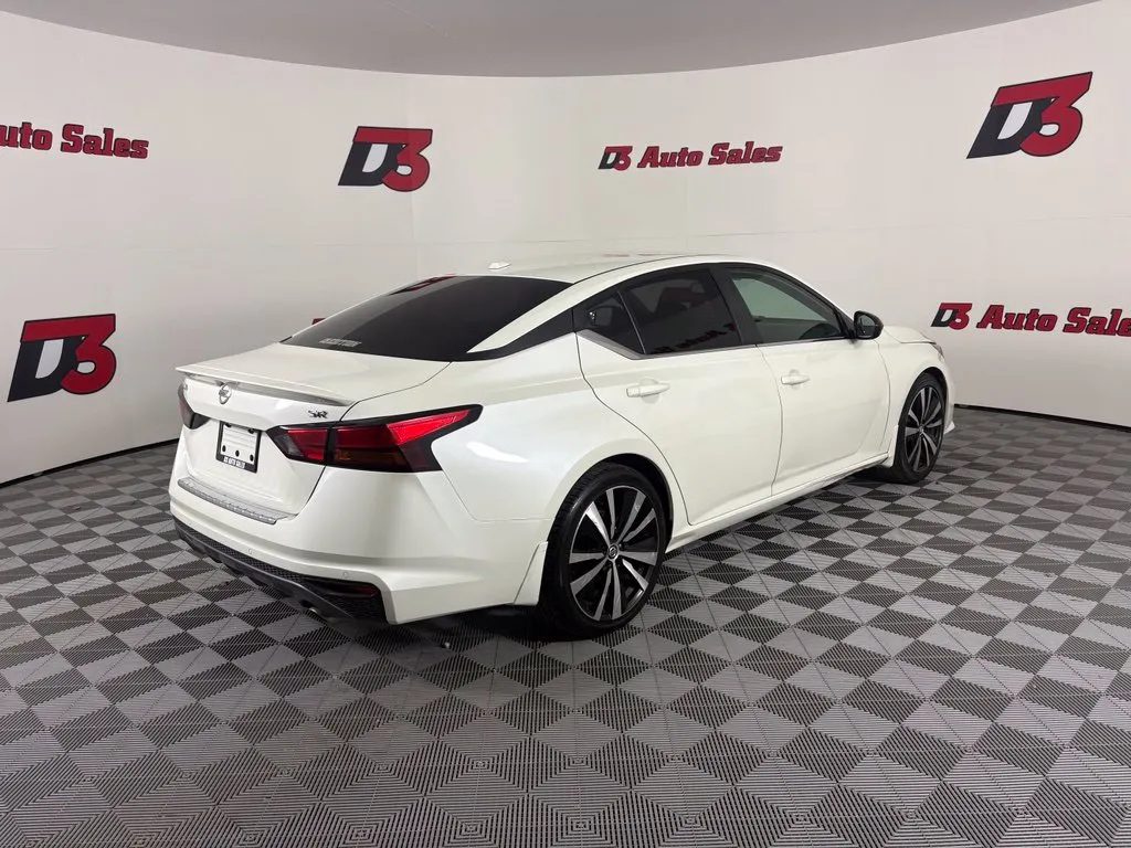 Nissan Altima photo 6