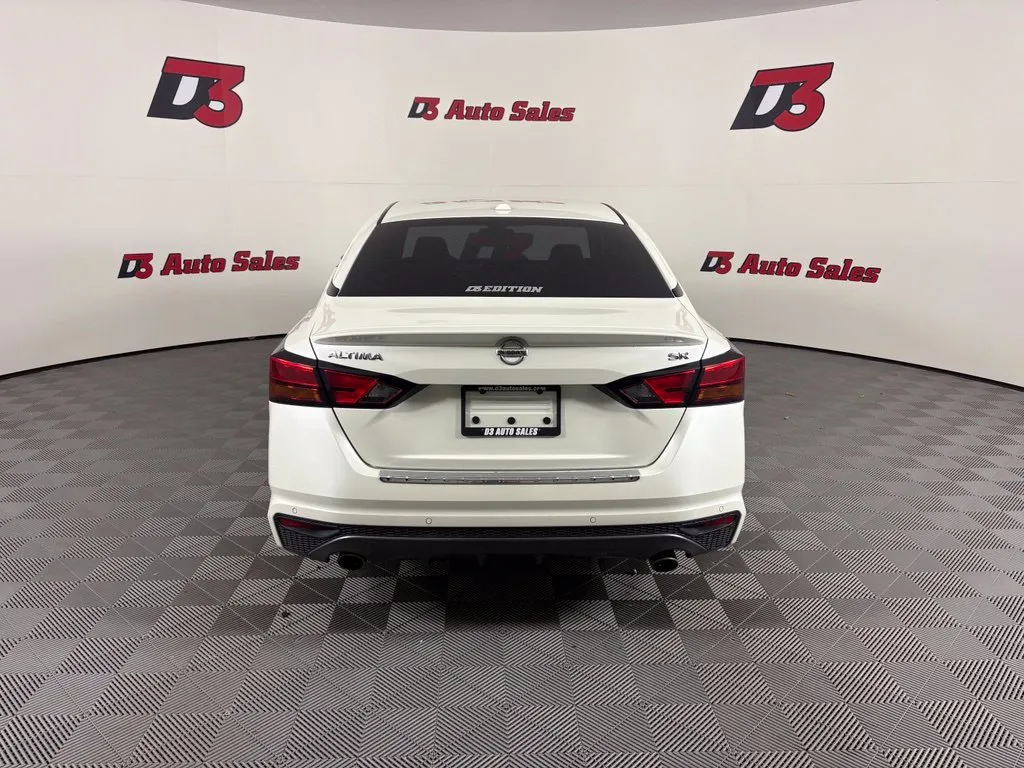 Nissan Altima photo 5