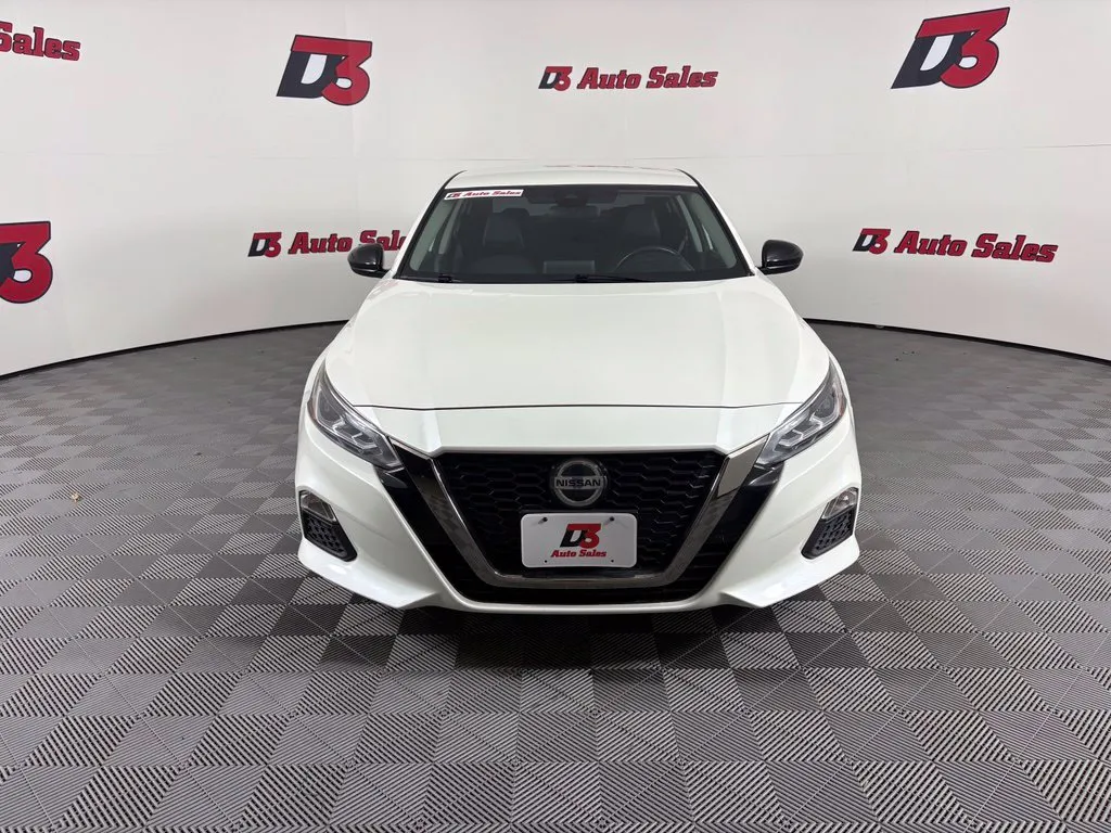 Nissan Altima photo 9