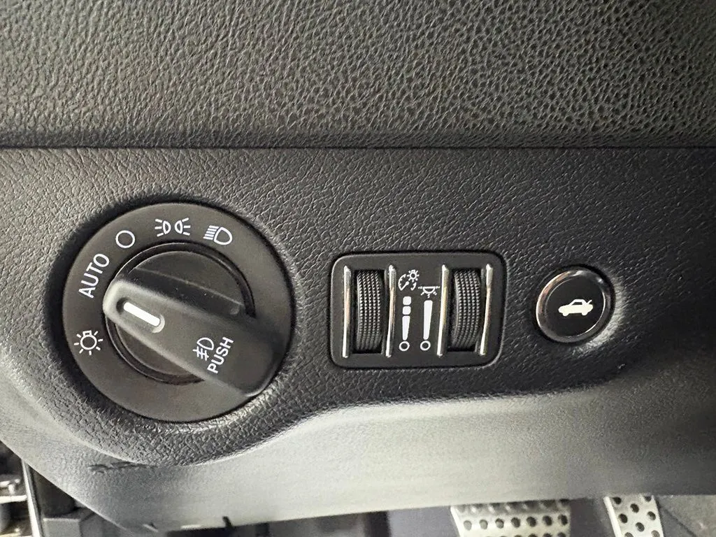 Dodge Charger photo 16