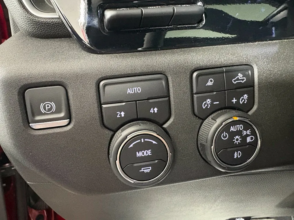 Chevrolet Silverado photo 19