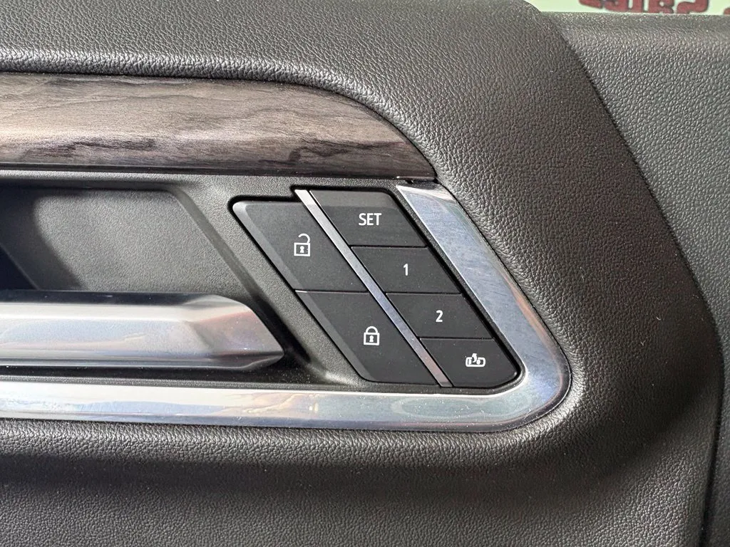 Chevrolet Silverado photo 14
