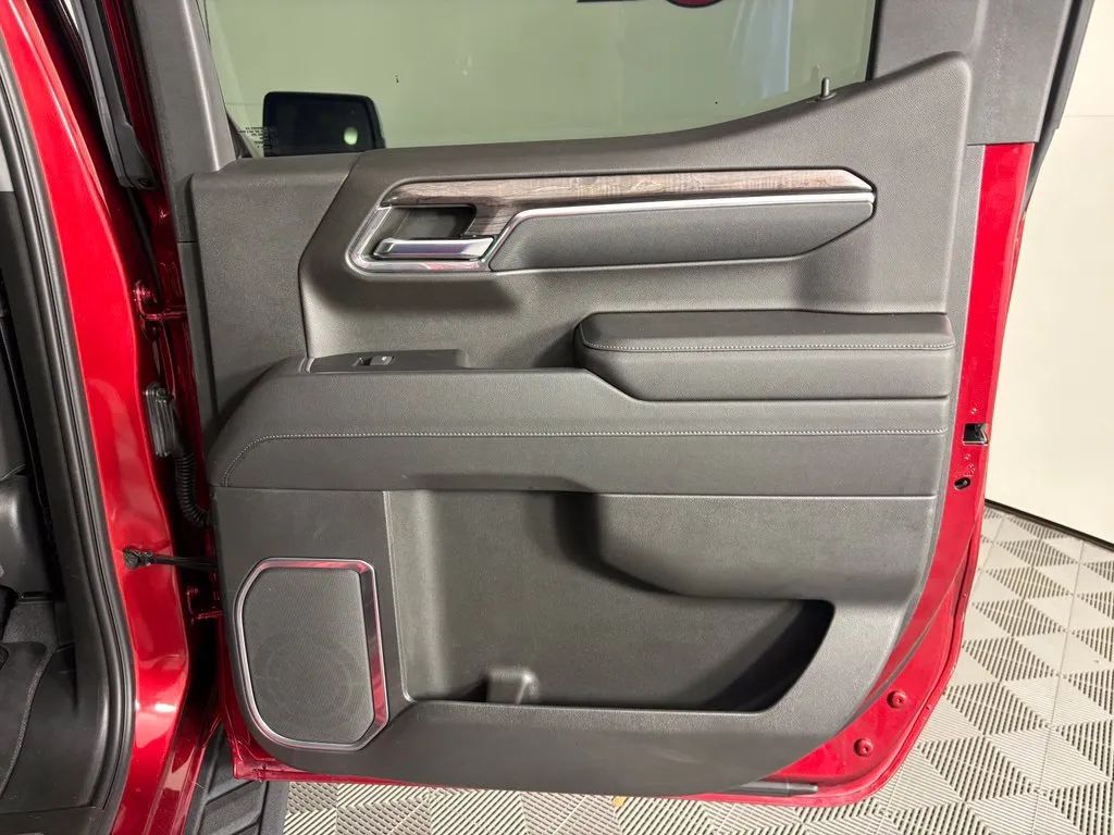 Chevrolet Silverado photo 49
