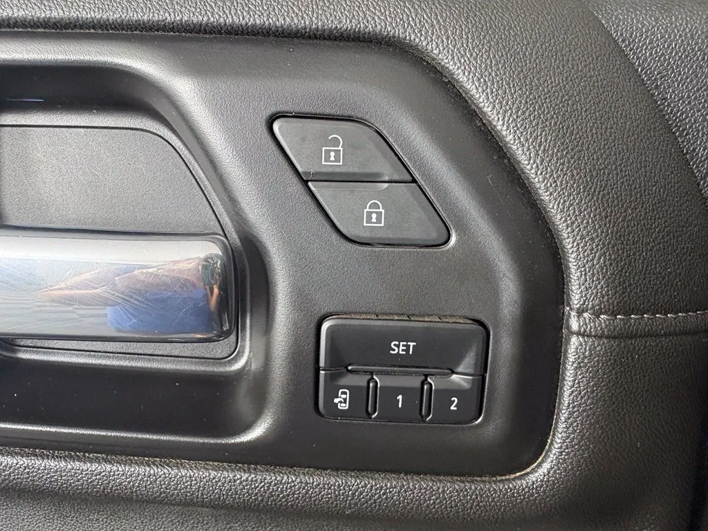GMC Sierra photo 14