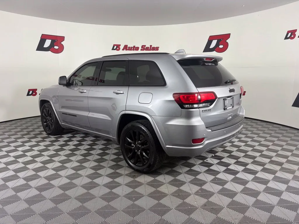 Jeep Grand Cherokee photo 4