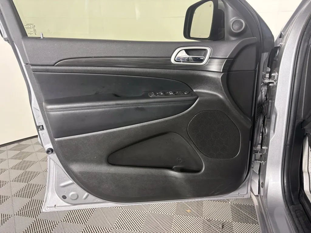 Jeep Grand Cherokee photo 12
